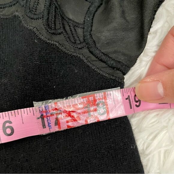 SANDRO
Black Knit Lambswool,Cashmere blend Sweater embroidered sleeves sz 2 - Picture 8 of 10